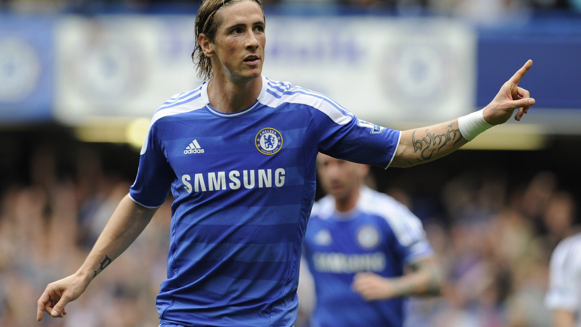 田径赛场焦点！中国队对阵韩国队，超级对决，球迷热情点燃赛场