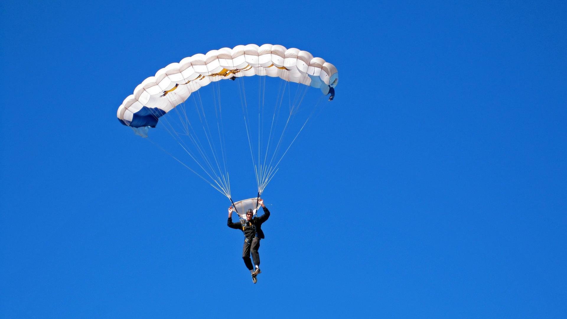 羽毛球赛场焦点！美国队对阵巴西队，体能极限考验，赛场硬仗一触即发
