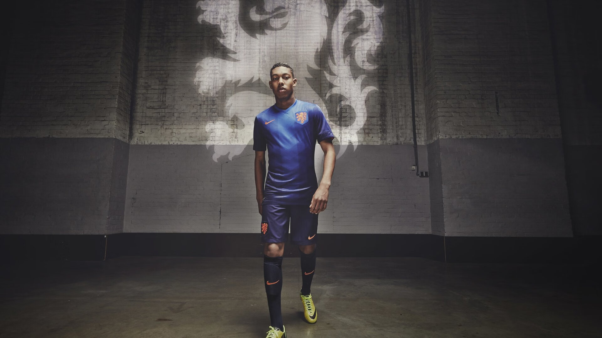 Faker迎来十赛季高光表现，切尔西球迷沸腾！